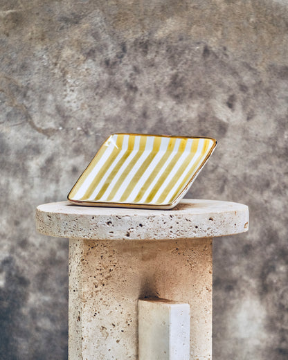 Petit plateau rectangulaire avec contour doré peint à la main