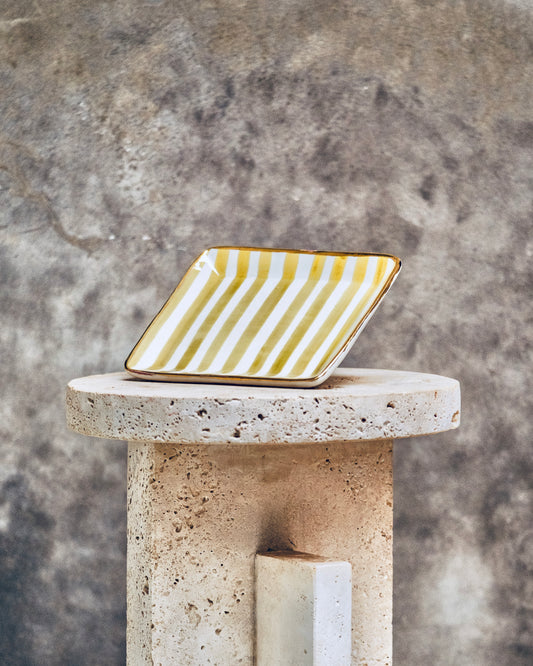Petit plateau rectangulaire avec contour doré peint à la main