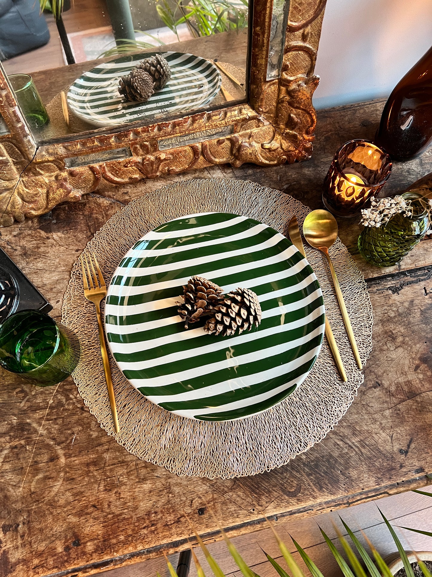 Grande assiette ronde peinte à la main