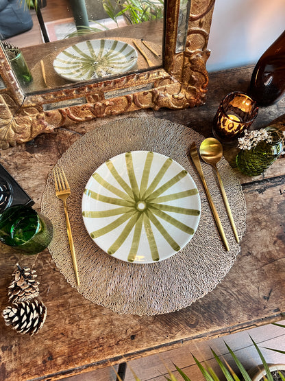 Petite assiette ronde peinte à la main