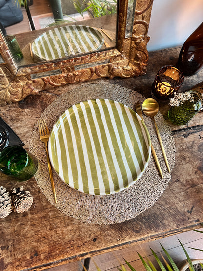 Grande assiette ronde peinte à la main