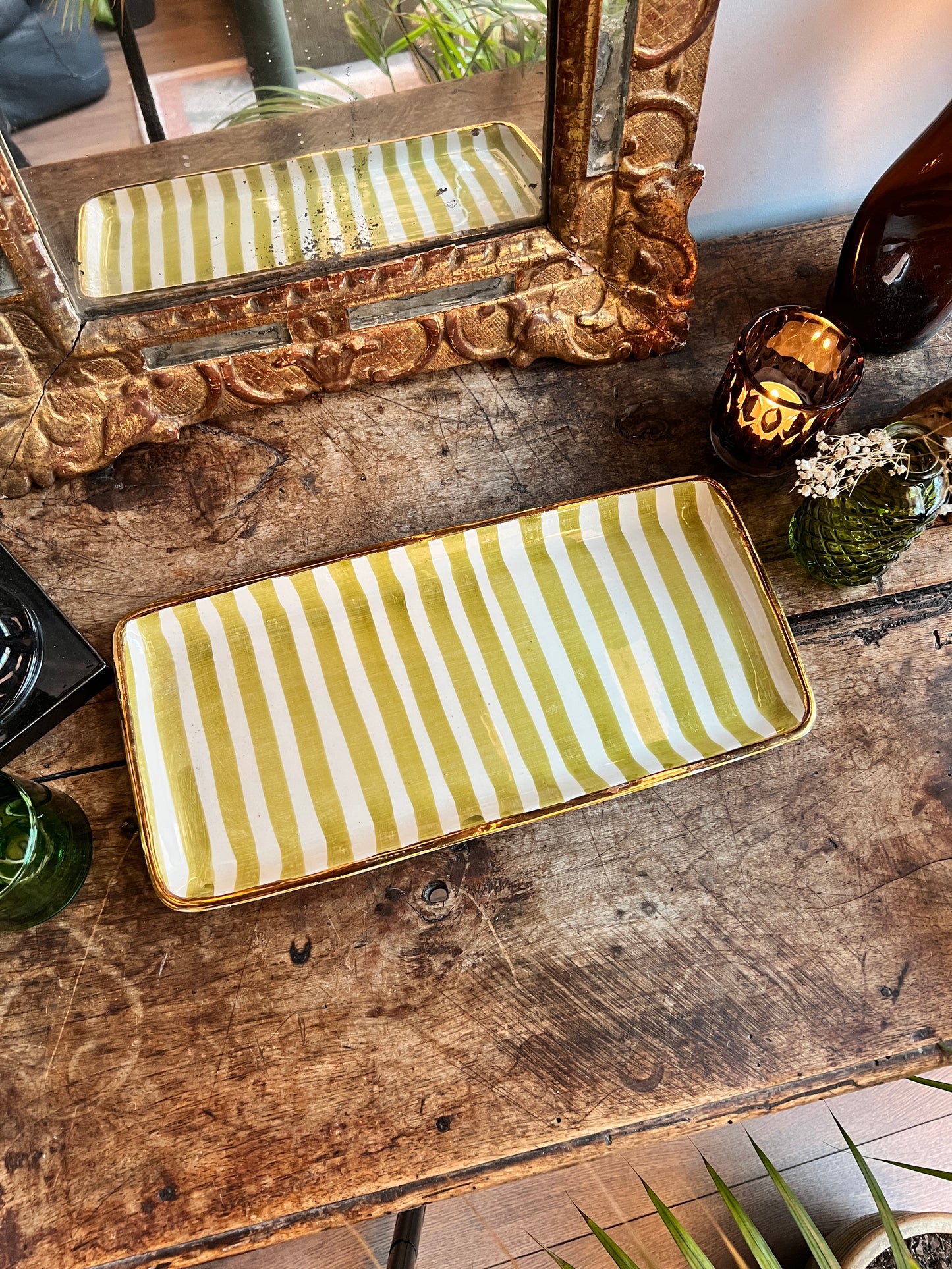 Plateau rectangulaire avec contour doré peint à la main