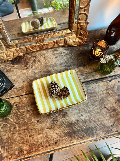 Petit plateau rectangulaire avec contour doré peint à la main