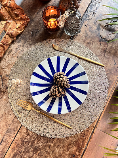 Petite assiette ronde peinte à la main